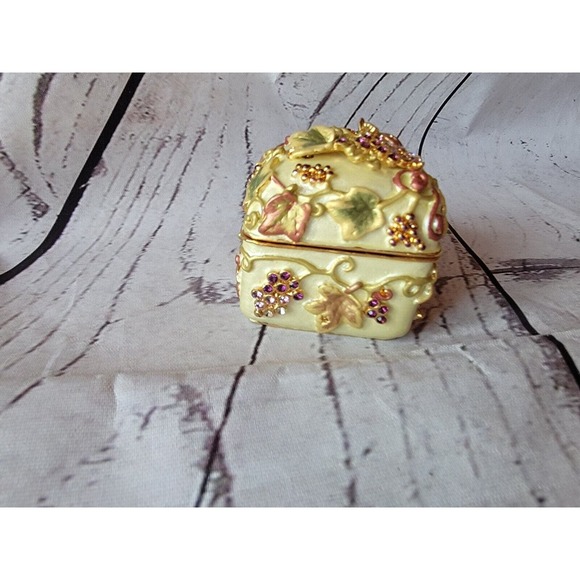 Rucinni Jeweled Trinket Box Filigree Grape Vine Leaves Gold Ring Gift - Picture 6 of 13